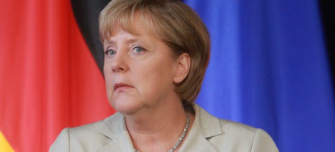 <center><b>Ангела Меркель поела в общепите</center></b>