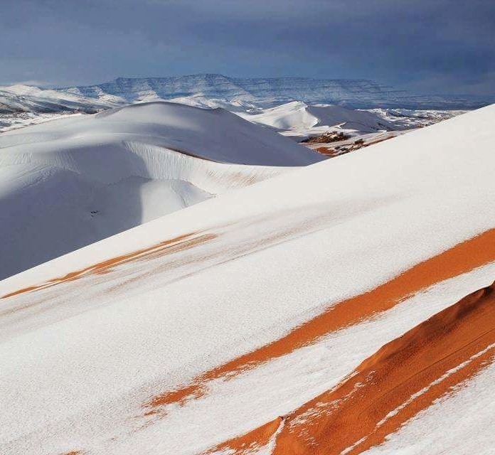 В пустыне Сахаре выпал снег (фото)