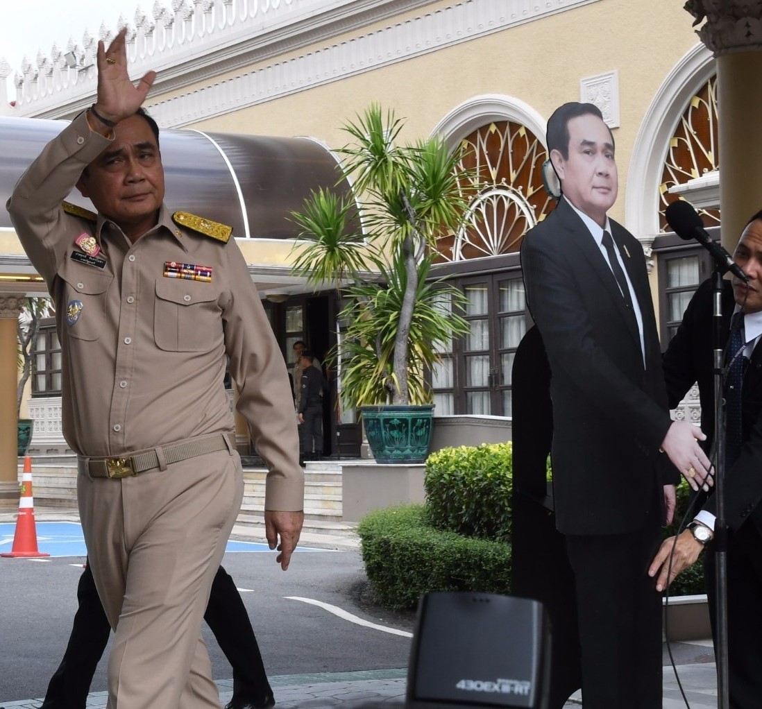 Тайский премьер клонировал себя (видео)