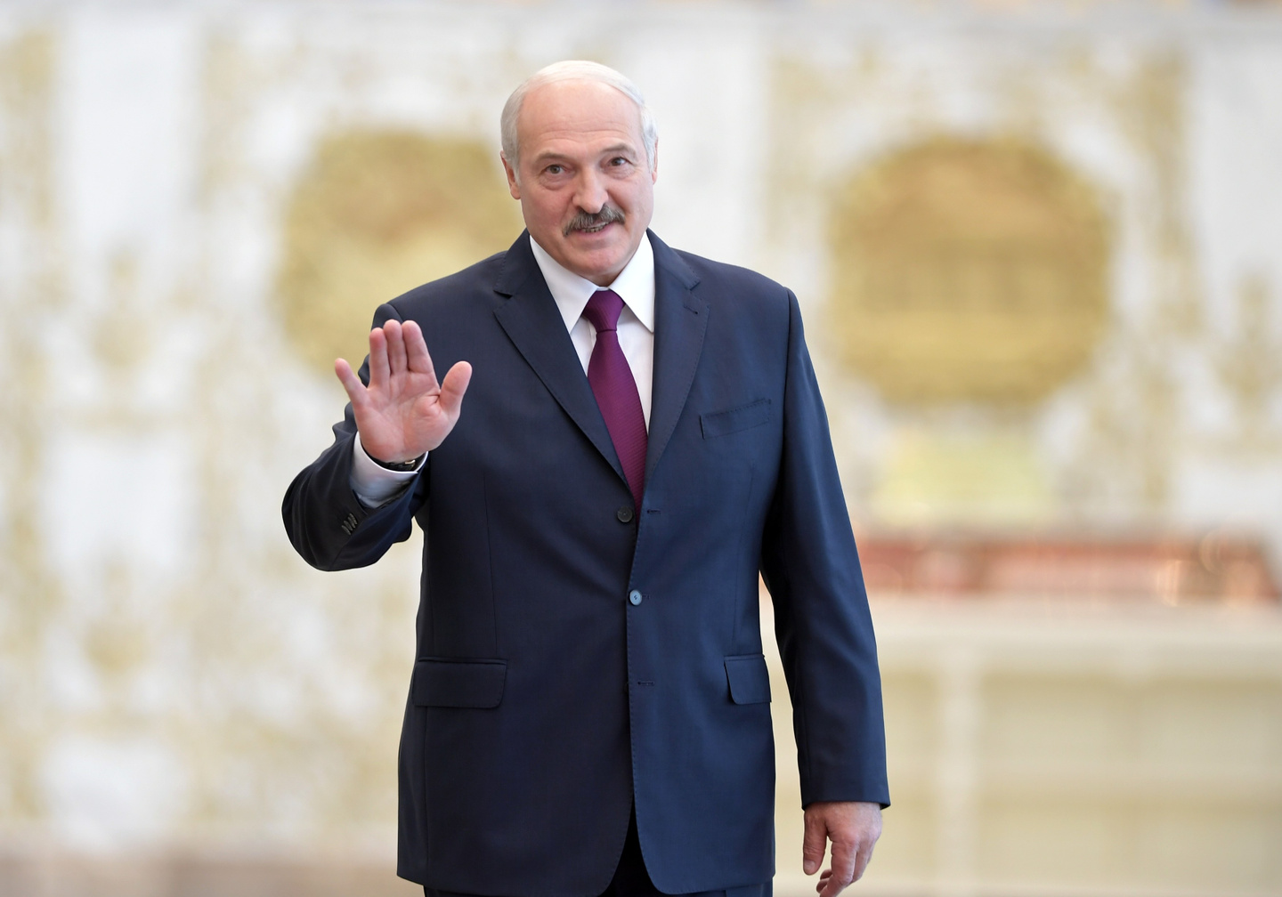 Лукашенко срочно снял запрет на продажу алкоголя