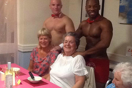 Британские пенсионерки закатили вечеринку с голыми официантами