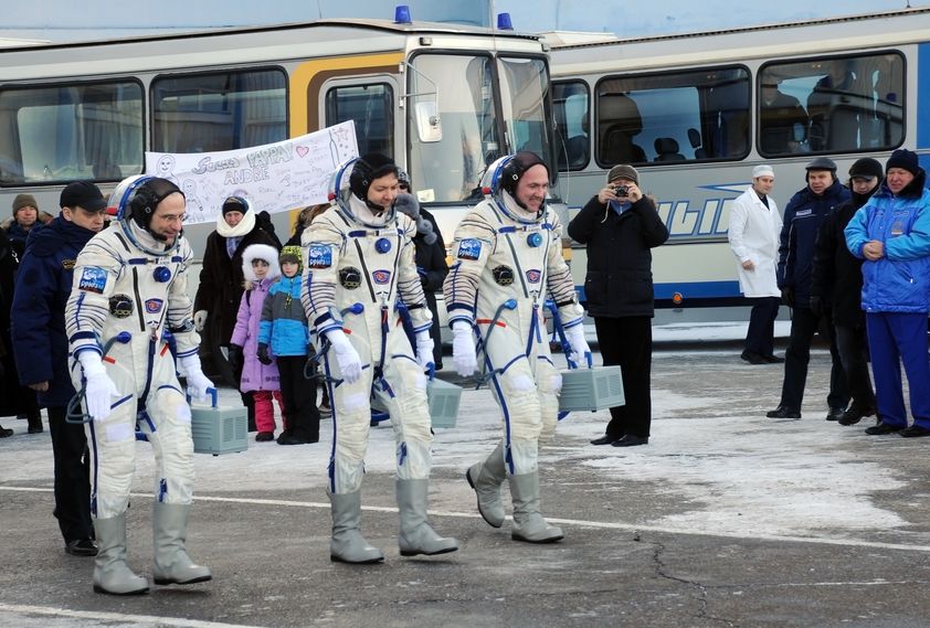 В Роскосмосе раскрыли размер зарплат космонавтов