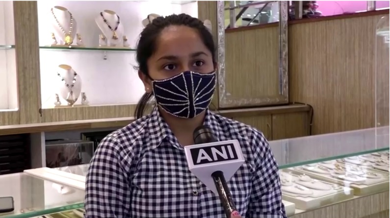 В Индии в продажу поступили маски с бриллиантами