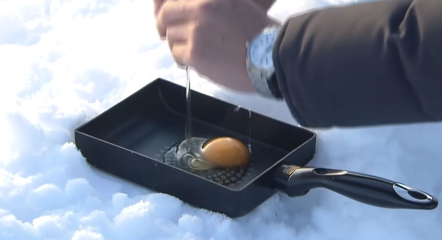 Японцы приготовили «морозную» яичницу