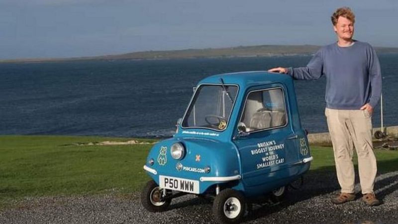 Британец проехал Англию на самом маленьком в мире авто
