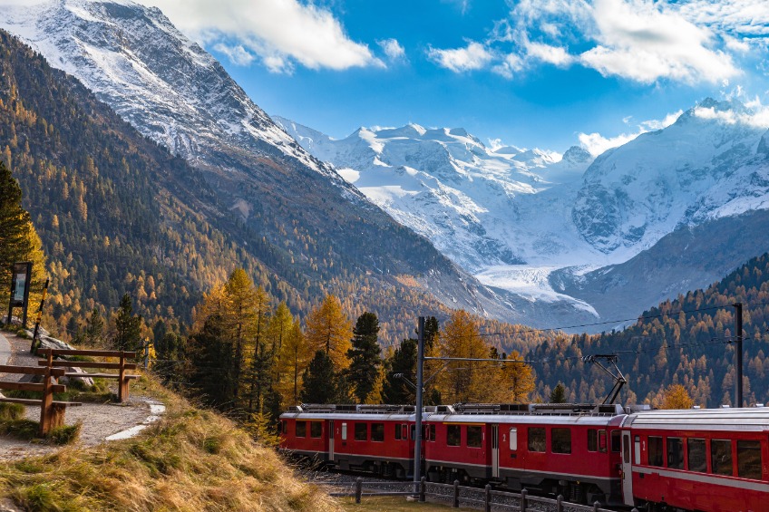 Самый длинный в мире поезд запустили в Швейцарии